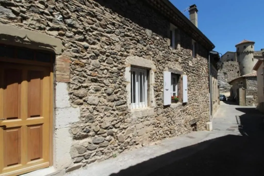 Petit Appartement Confortable Châteaubourg 0*,  Francie